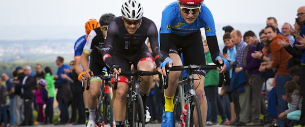 多路高清体育直播信号选择界面，显示意甲和欧冠标志