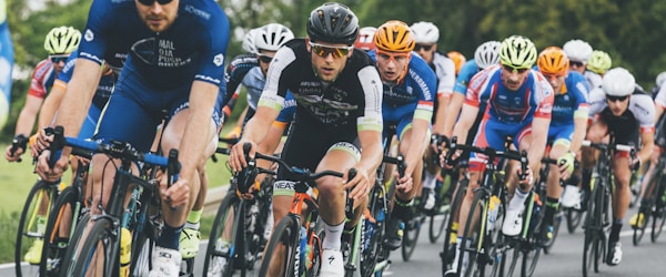 AC米兰训练基地内球员进行战术演练的鸟瞰镜头